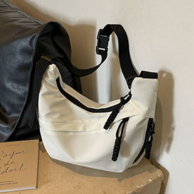 Fashionable commuting shoulder bag