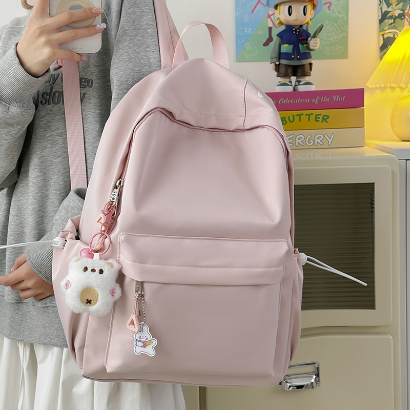 Large capacity backpack for commuting