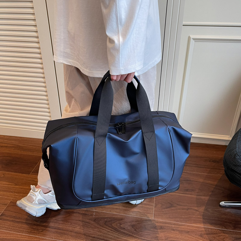 Short distance travel handbag